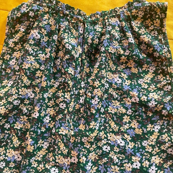 Cute Sienna Sky Sleeveless Blouse with Elastic Bottom - Size XS - Picture 8 of 9